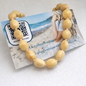 Light wood chic necklace